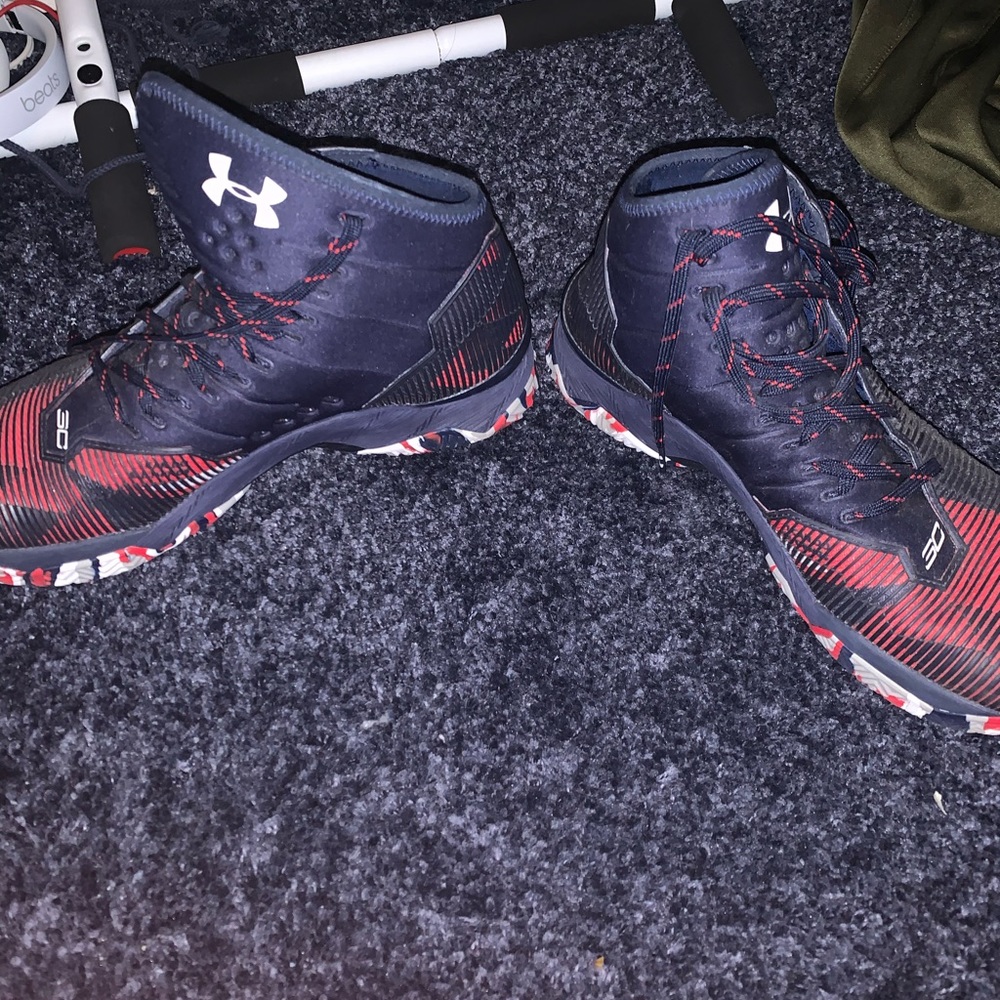 Under Armor Curry’s USA themed - Picture 2 of 3